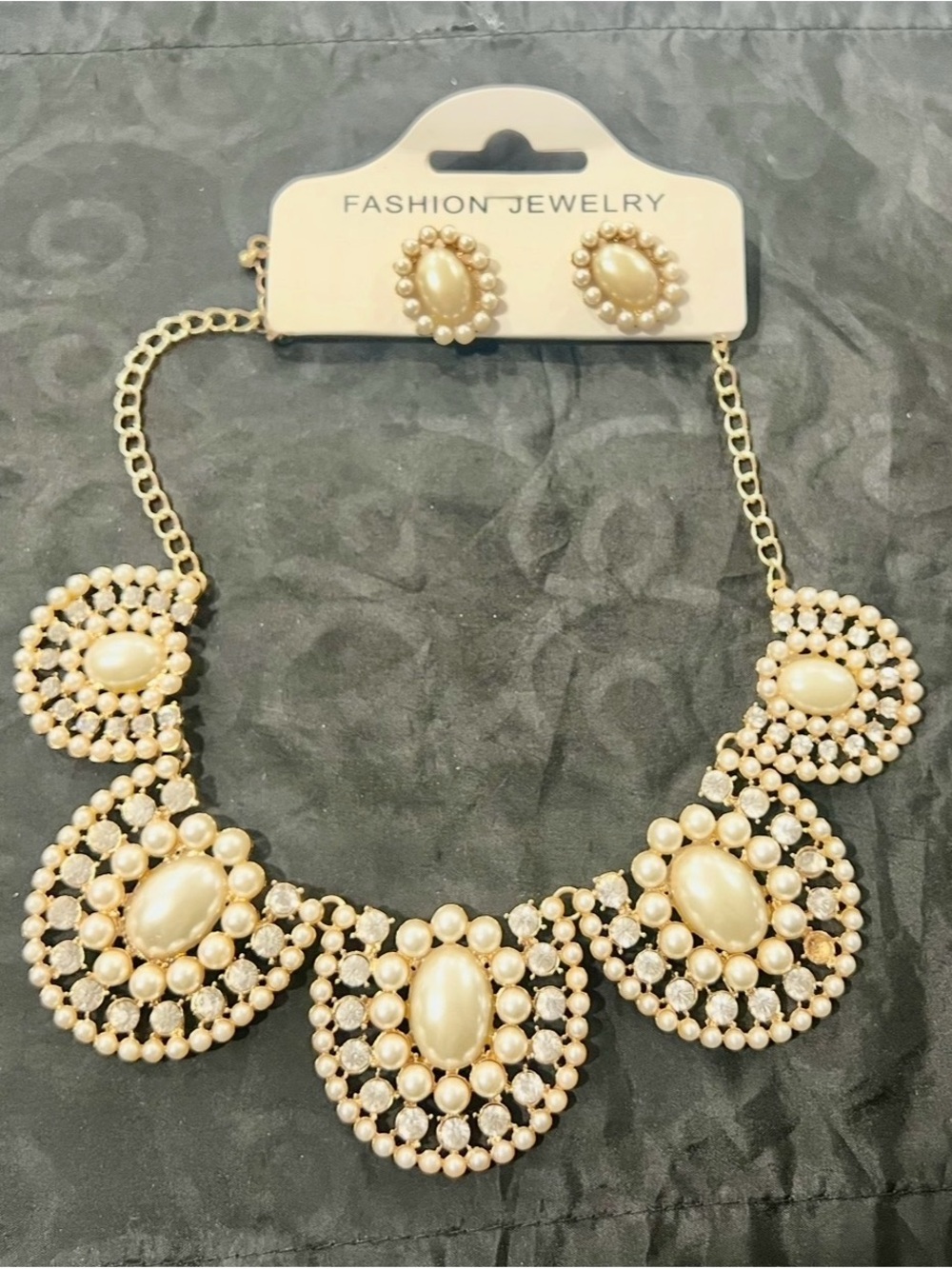 Fashion Jewelry Cream and Gold Pearl Bib Necklace with Matching Earrings
